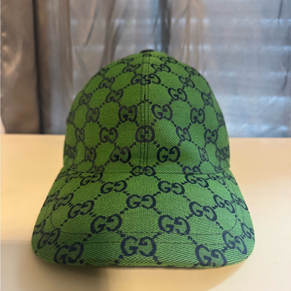 SOLD 
AUTHENTIC GUCCI Vibrant Green GG Logo Cap